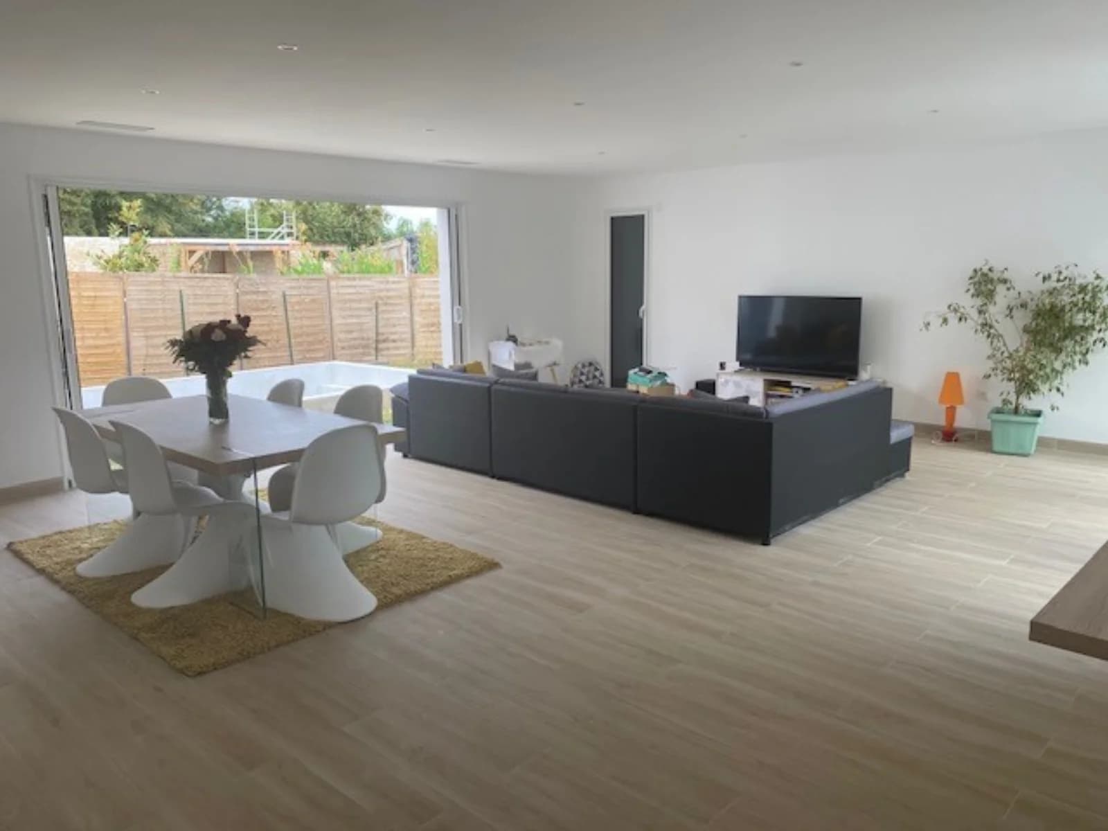Demeure au design contemporain, lignes pures et clarté