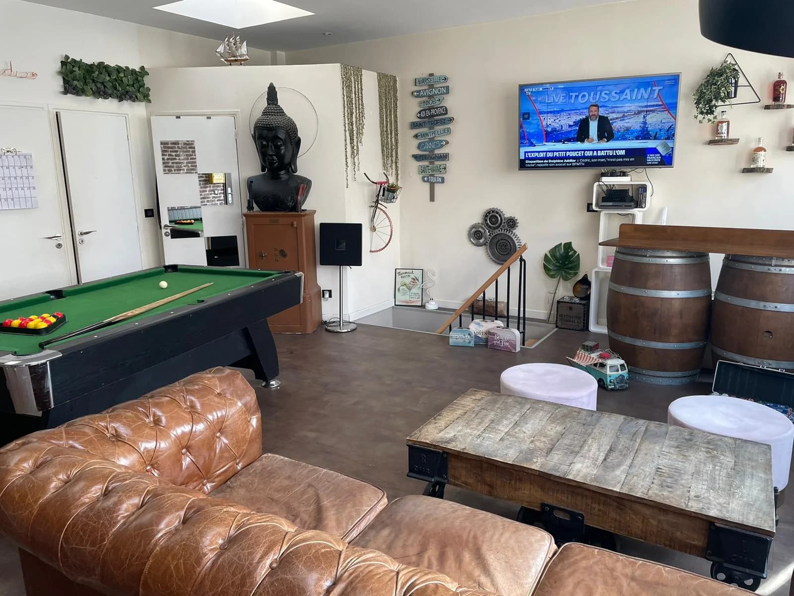 Living room in Industrial triplex loft, former post office - 1