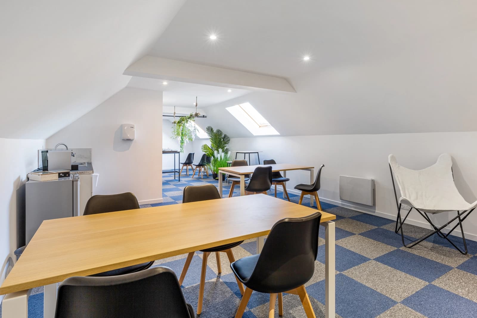 Espace polyvalent avec plateau et salle de visionnage