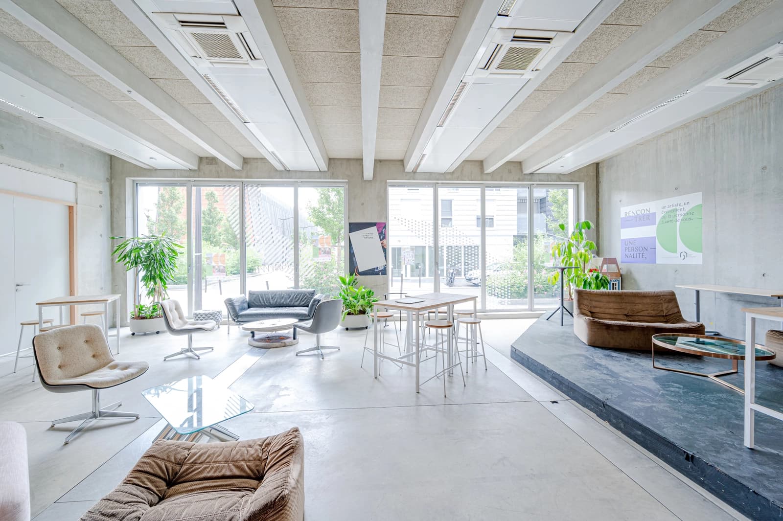 Espace Lieu d'échange moderne et spacieux pour vos projets - 1