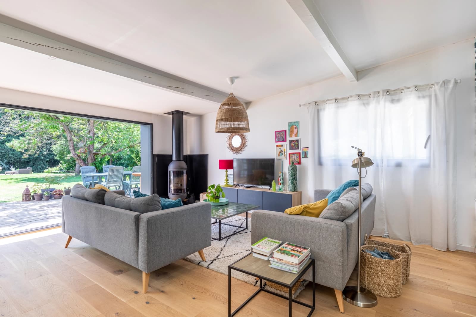Living room in Waterfront house - 1