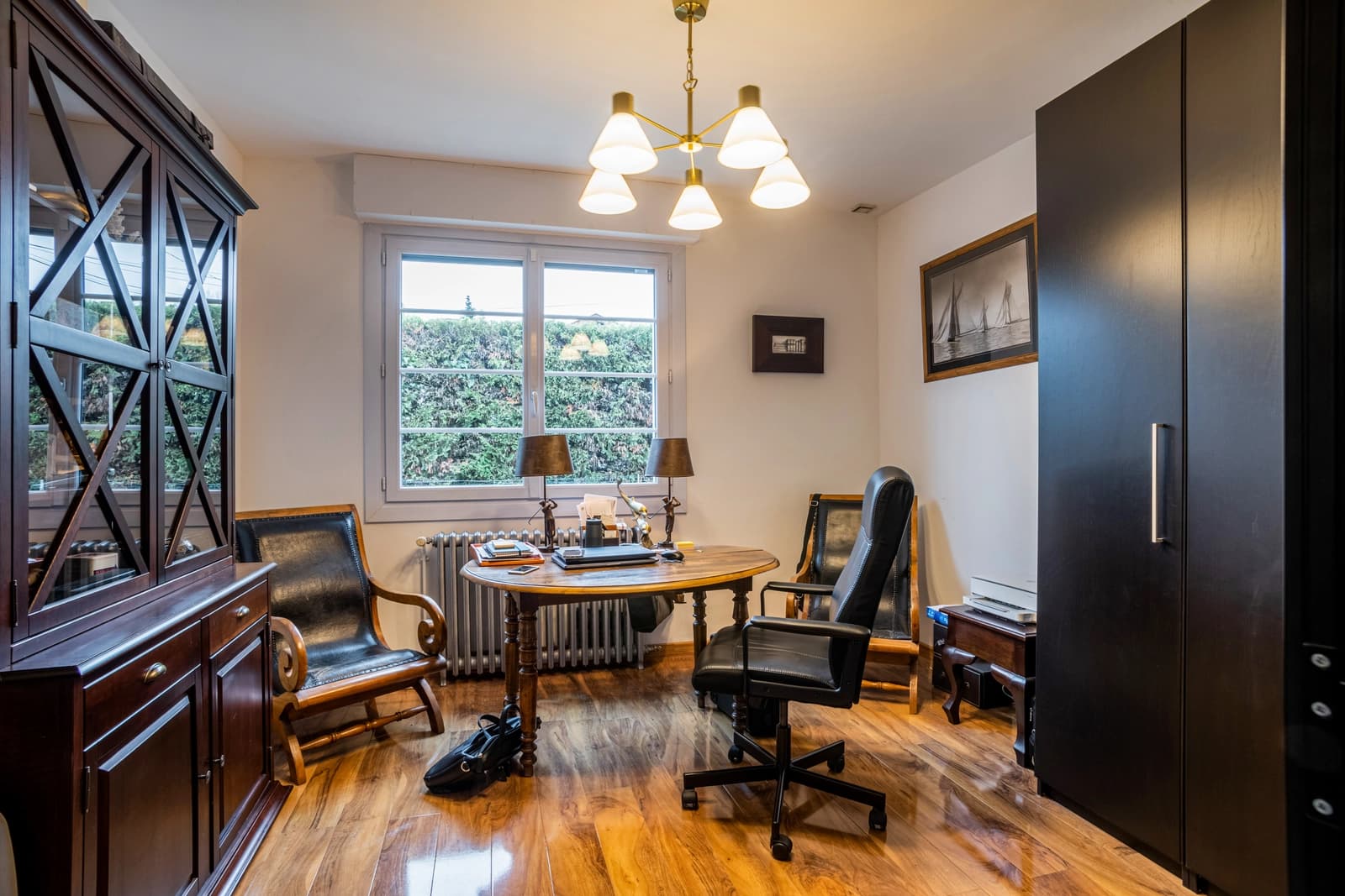 Salle de réunion dans Demeure avec jardin et terrasse pour profiter de l'extérieur - 1