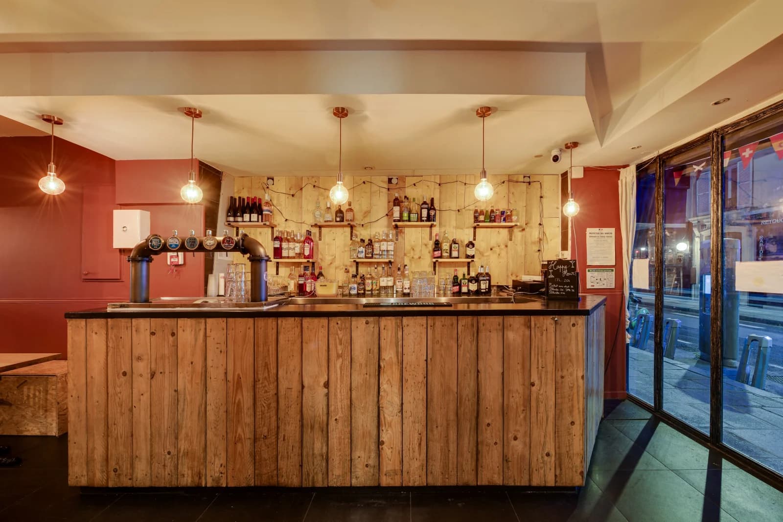 Space Chalet/industrial-style bar room - 4