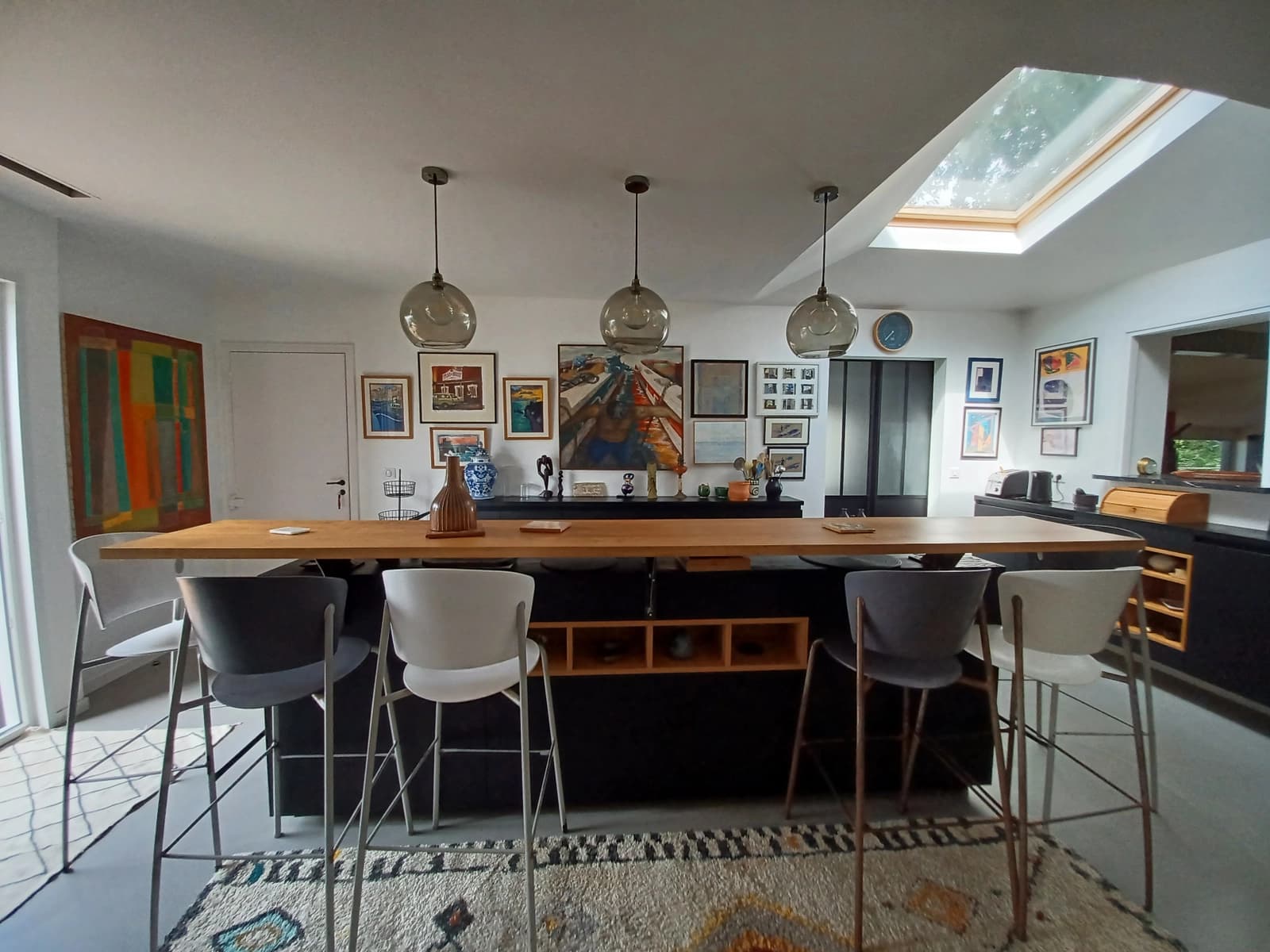 Meeting room in Atypical house above the forest - 1