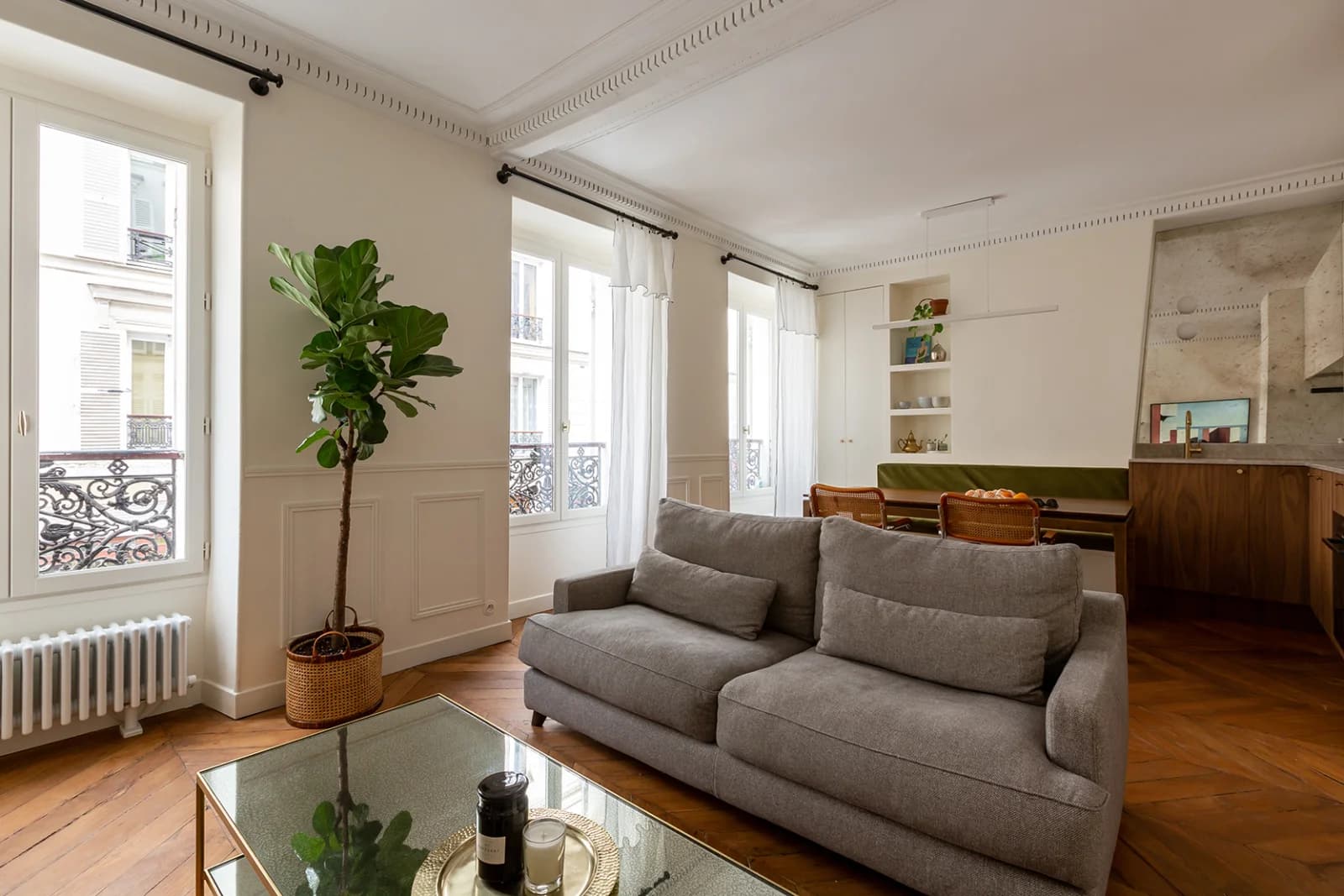 Salon dans Batignolles: appartement rénové au cachet vintage - 1