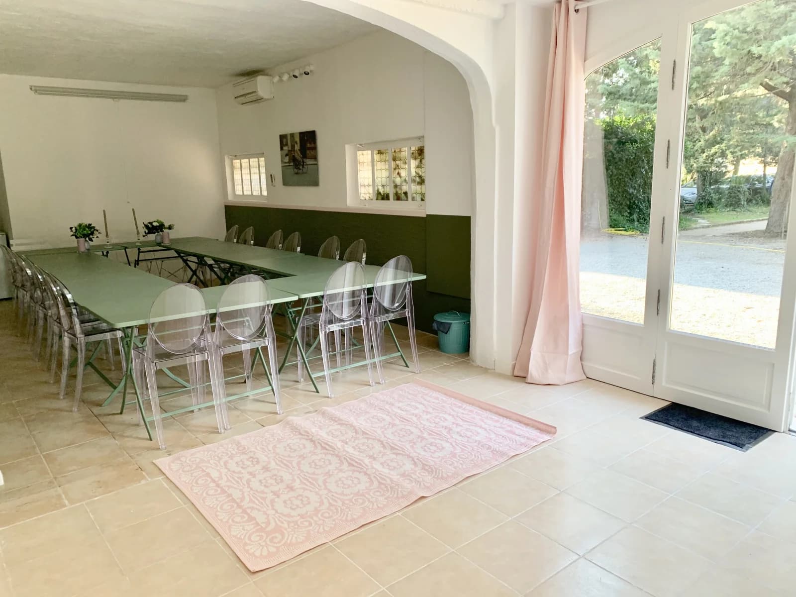 Meeting room in Mas Provençal with one hectare of land - 1