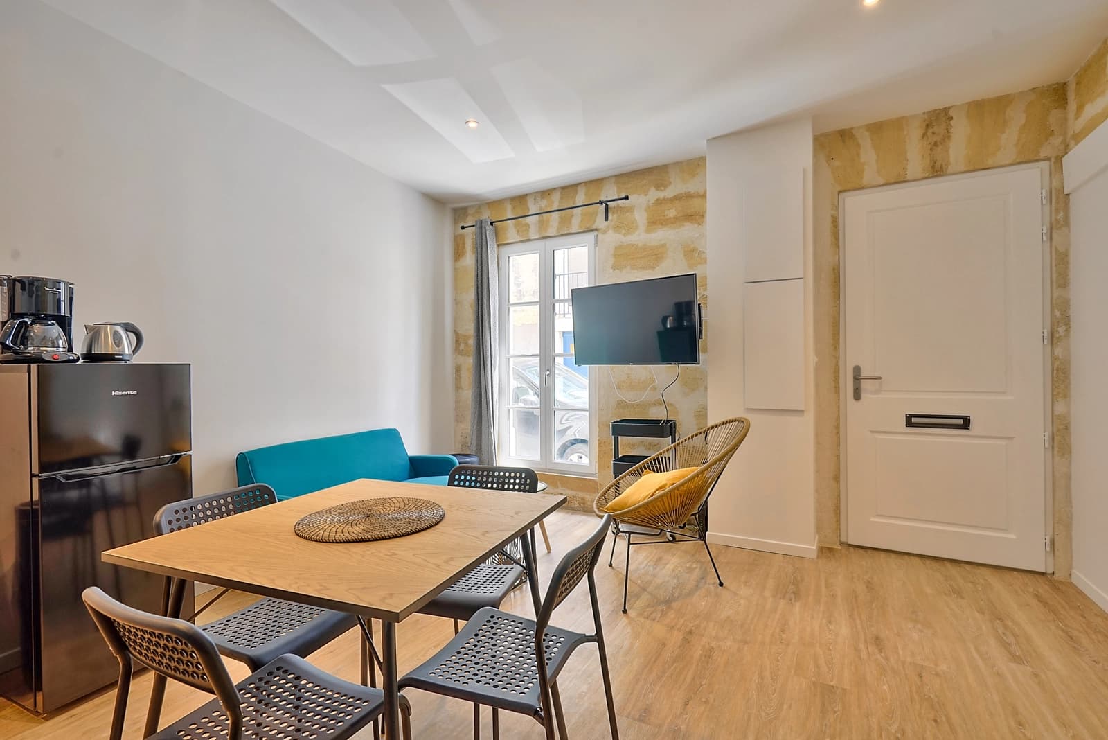 Salle de réunion dans Petite demeure au charme rustique de la pierre et du bois - 1