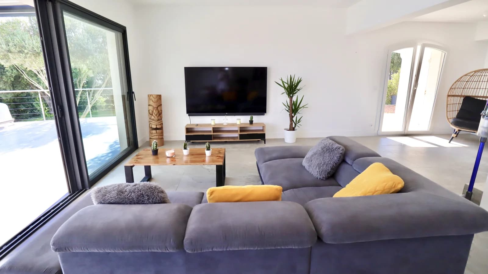 Salon dans Villa avec vue mer, grande terrasse et piscine privée - 1