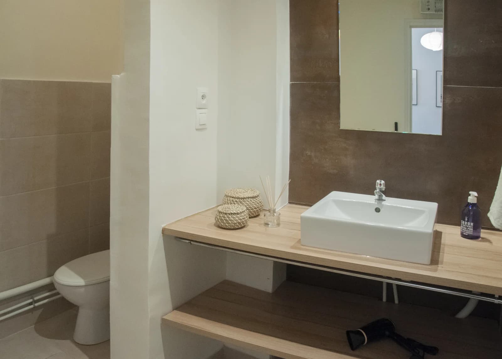 Salle de bain dans Magnifique appartement à quelques pas du Vieux-Port - 1