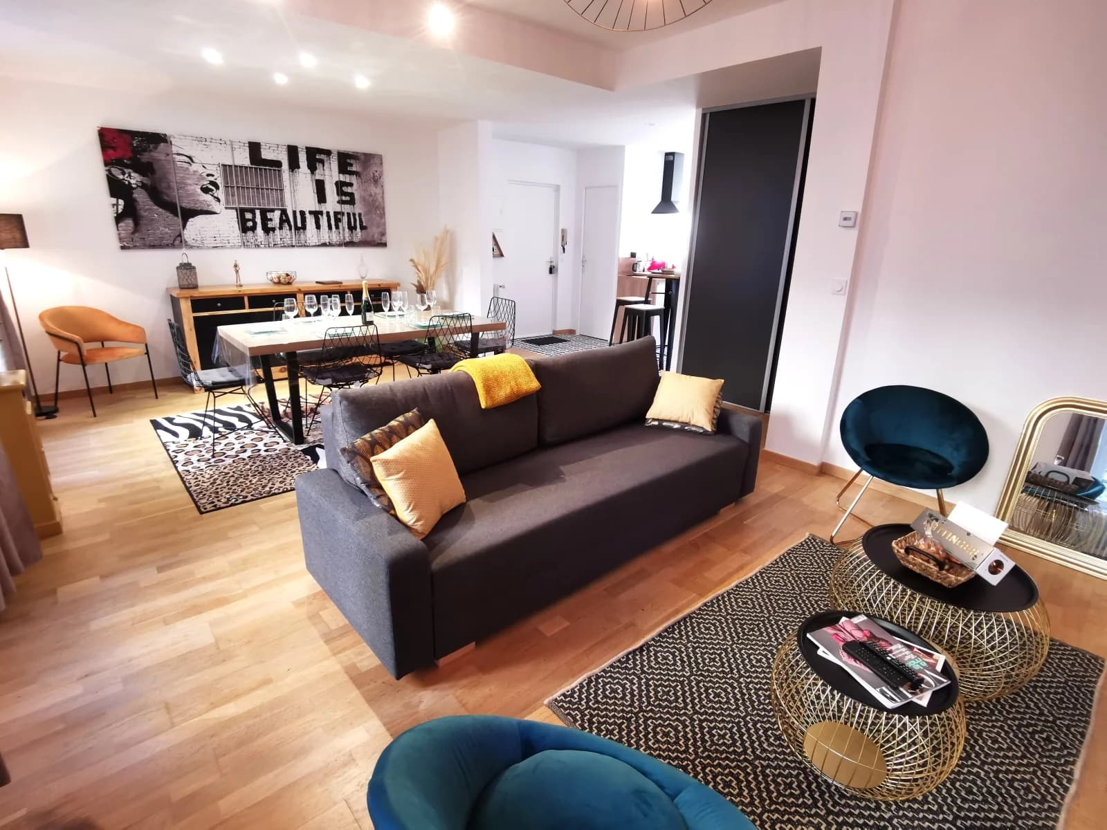 Salon dans Appartement au coeur vibrant de la vie citadine - 1