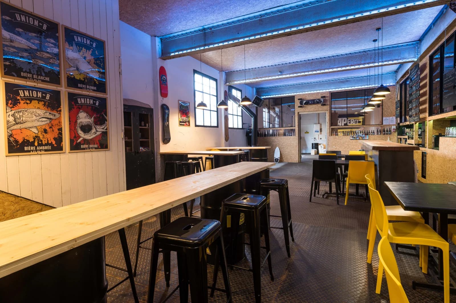 Salle de réunion dans Bar au design industriel, ambiance unique et branchée - 1