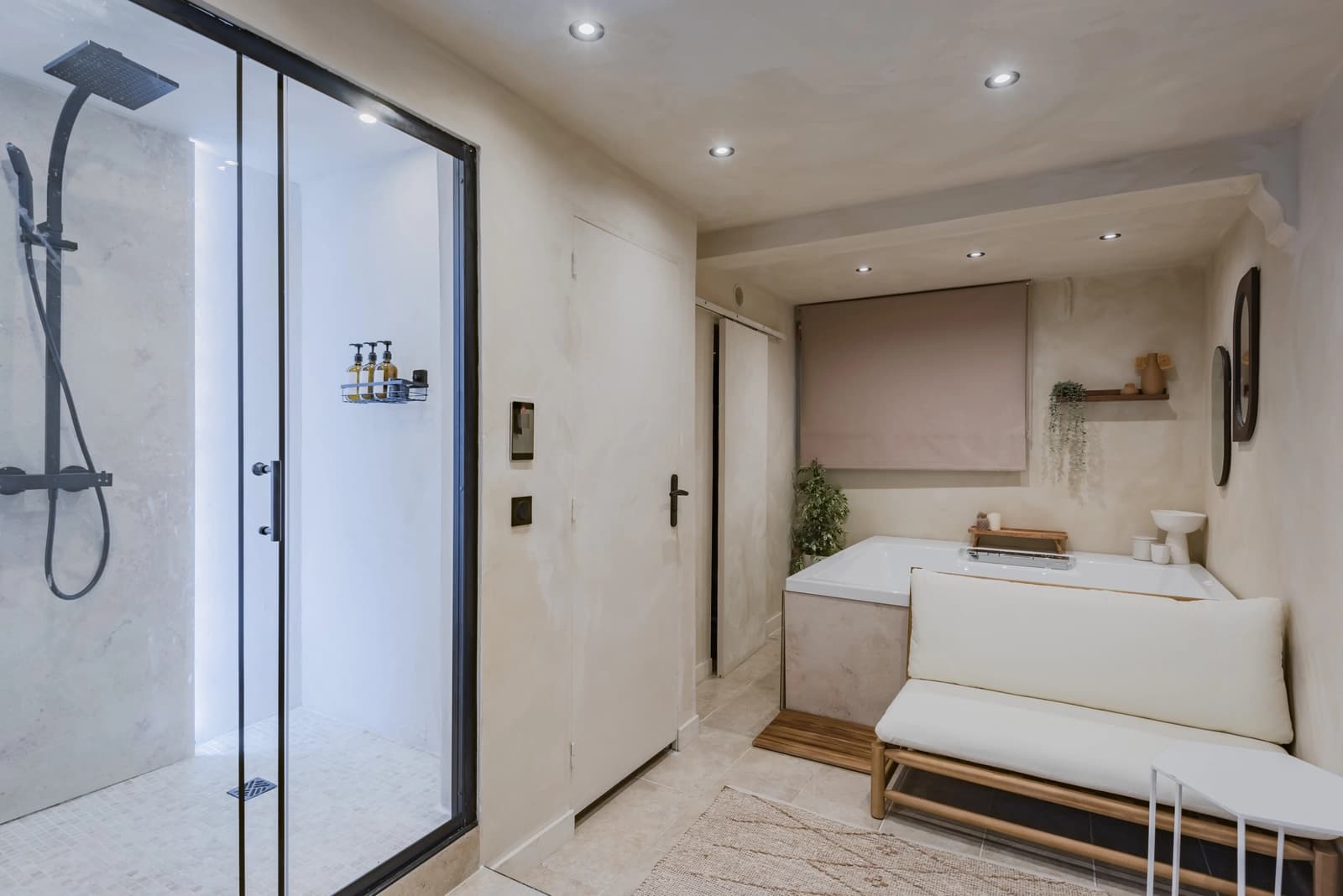 Salle de bain dans Espace spa privatif pour une détente absolue - 0