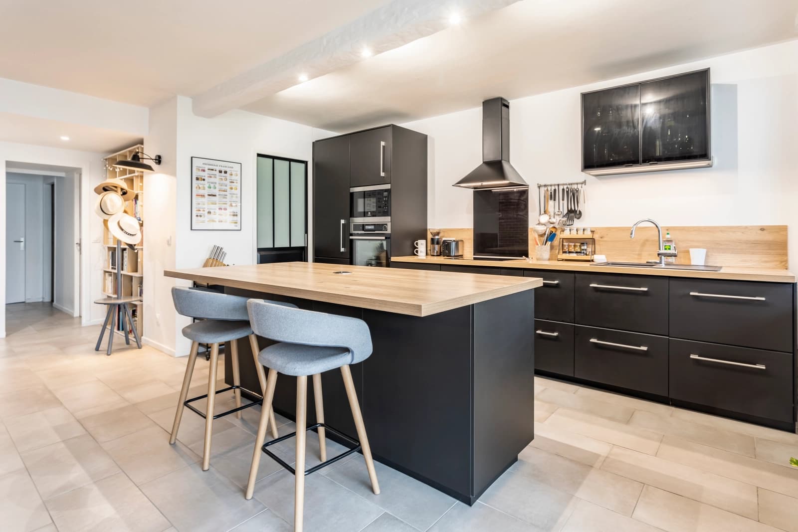 Kitchen in Bright loft-style apartment with balcony - 1