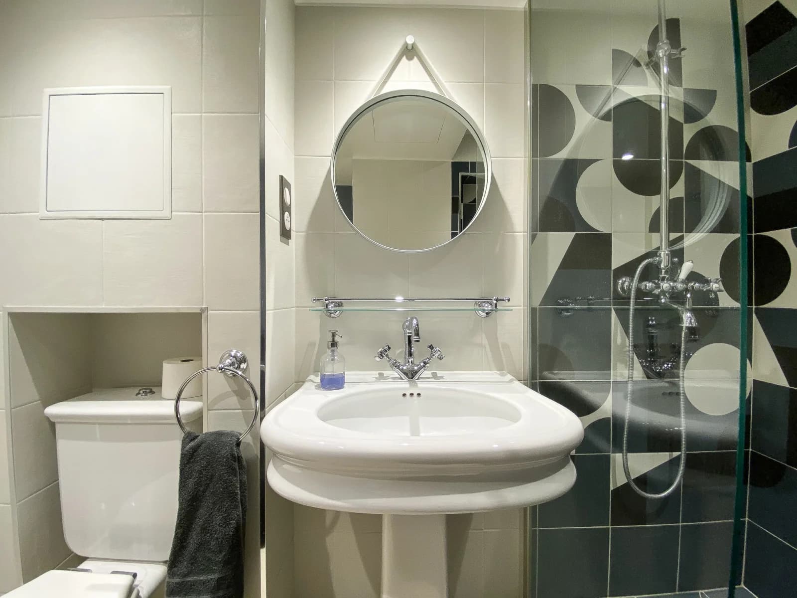 Bathroom in Designer duplex in the heart of Paris - 1