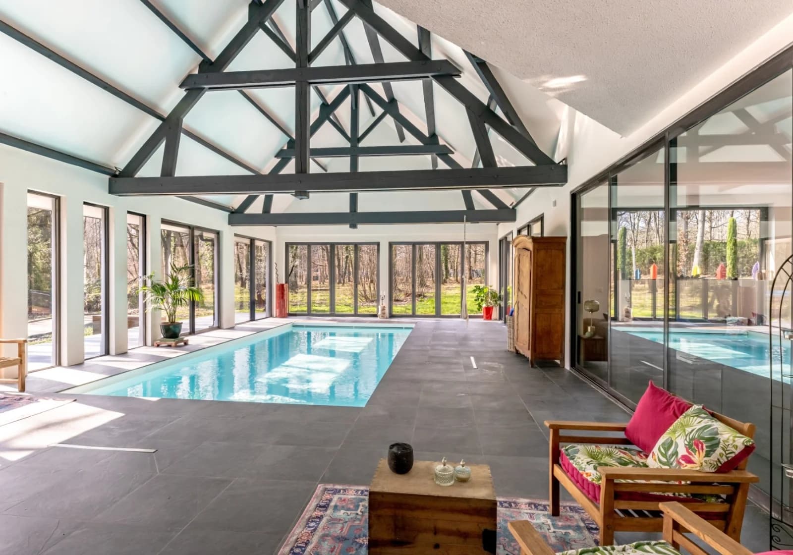 Space Architect-designed house with indoor pool - 0