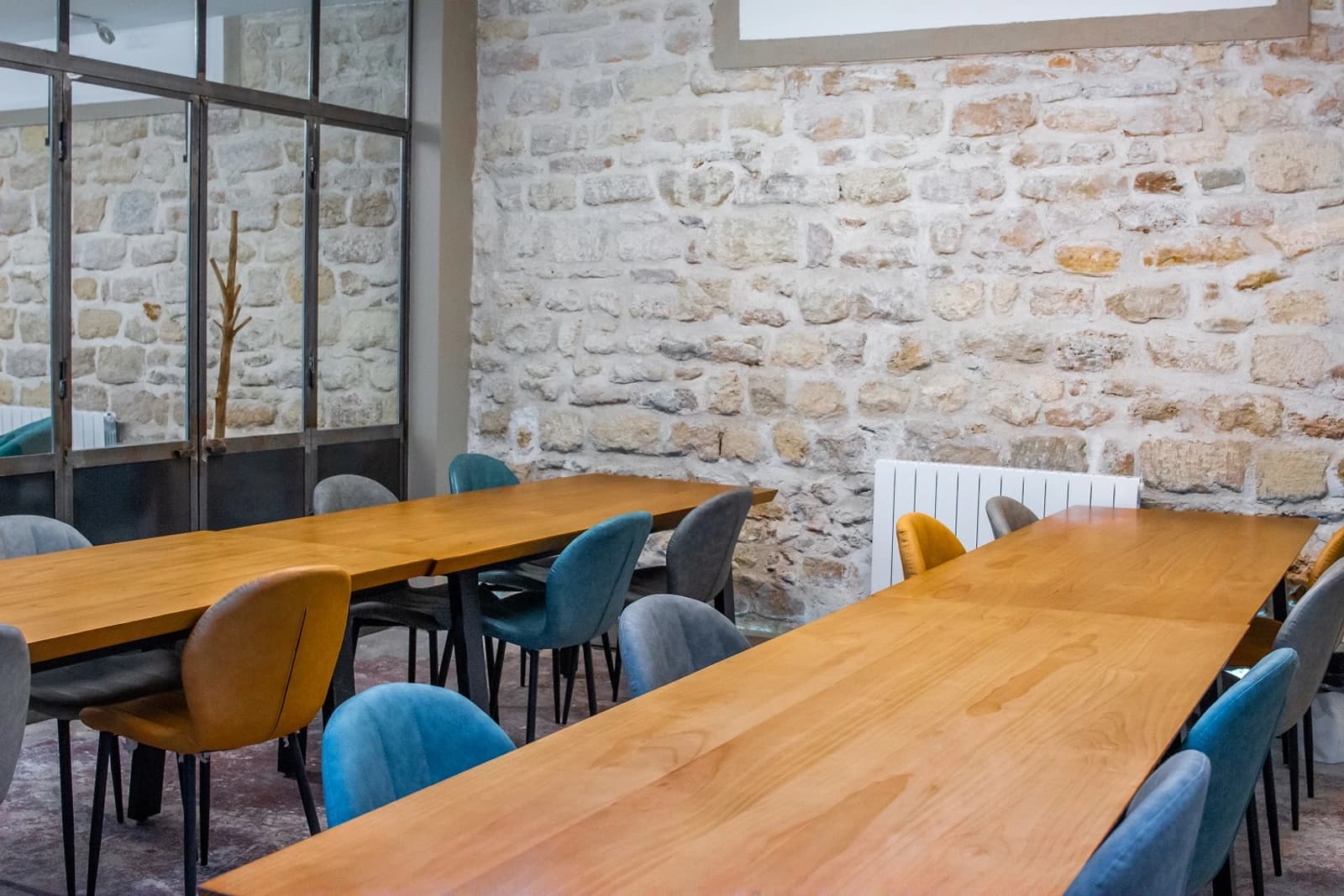 Meeting room in A coworking space for film shoots - 1