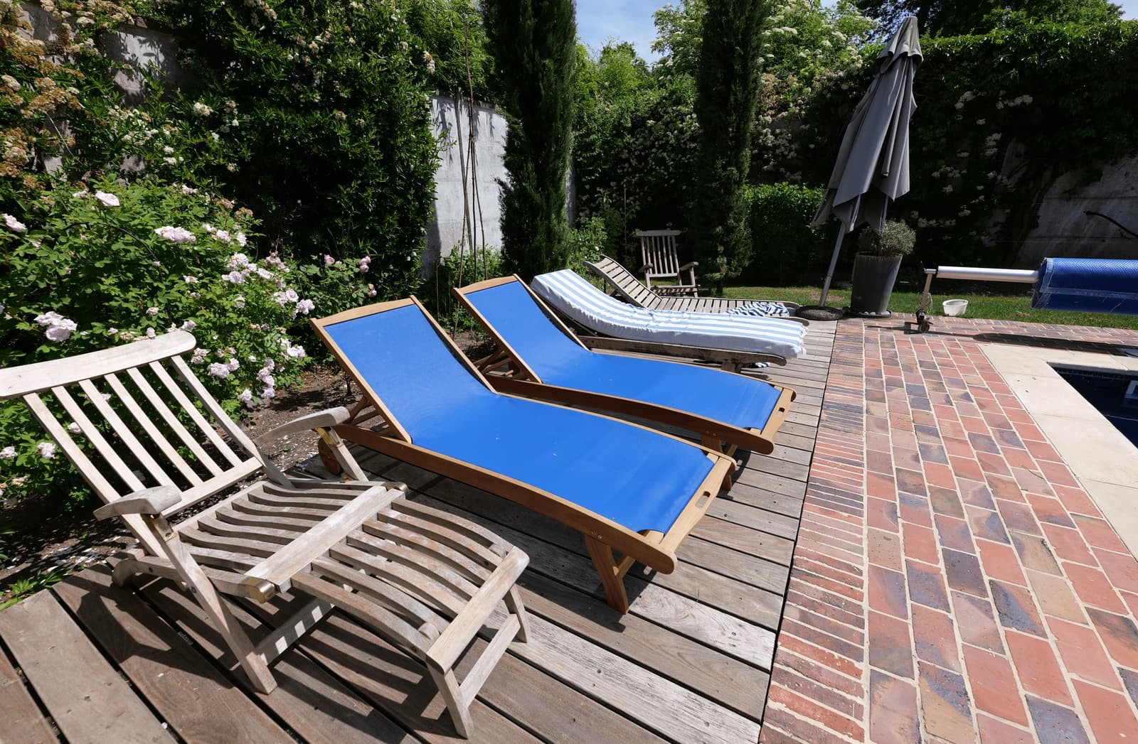 Space Exceptional garden with pool and pool house - 4