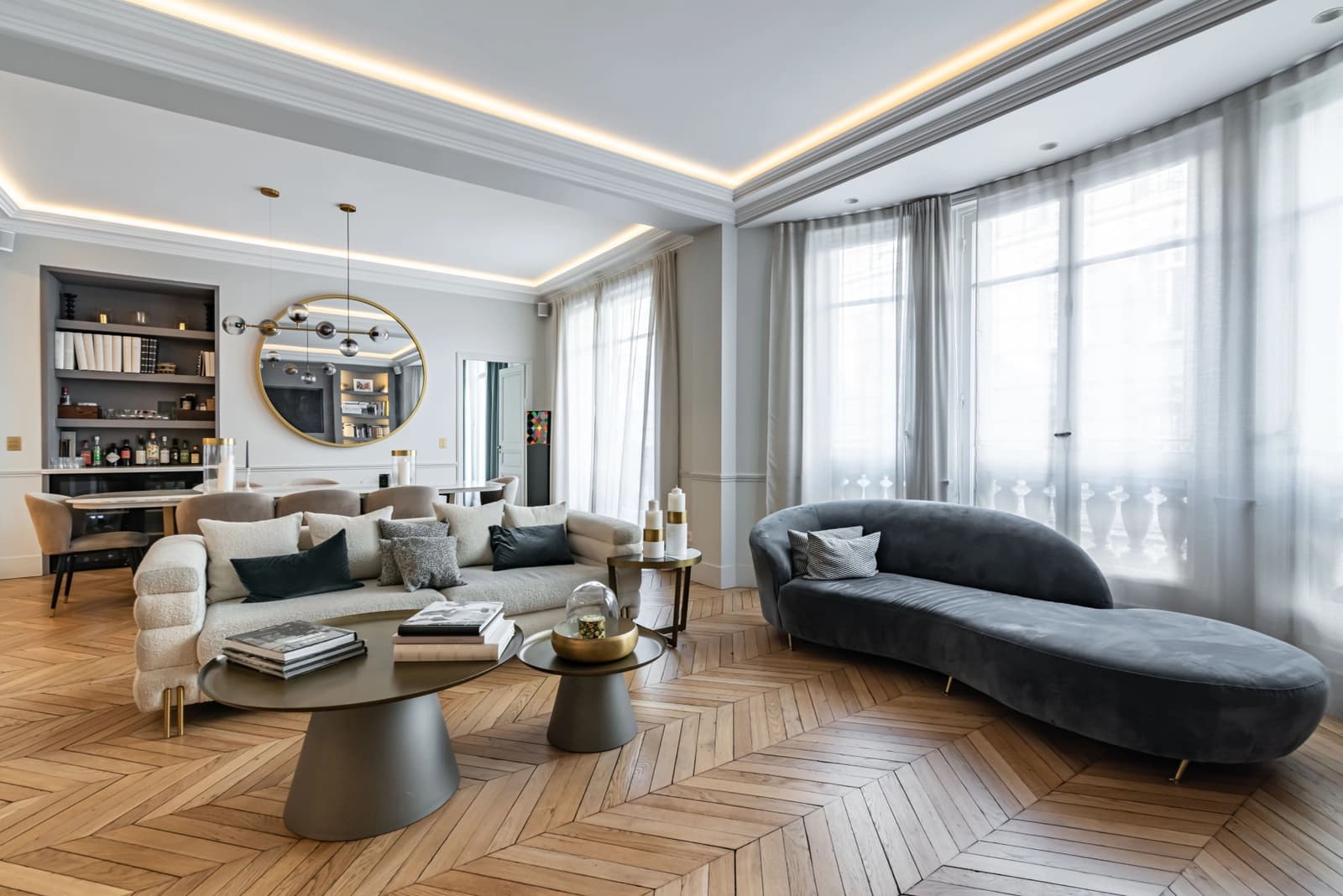 Salon dans Haussmannien moderne, une alliance de chic et sobriété - 1