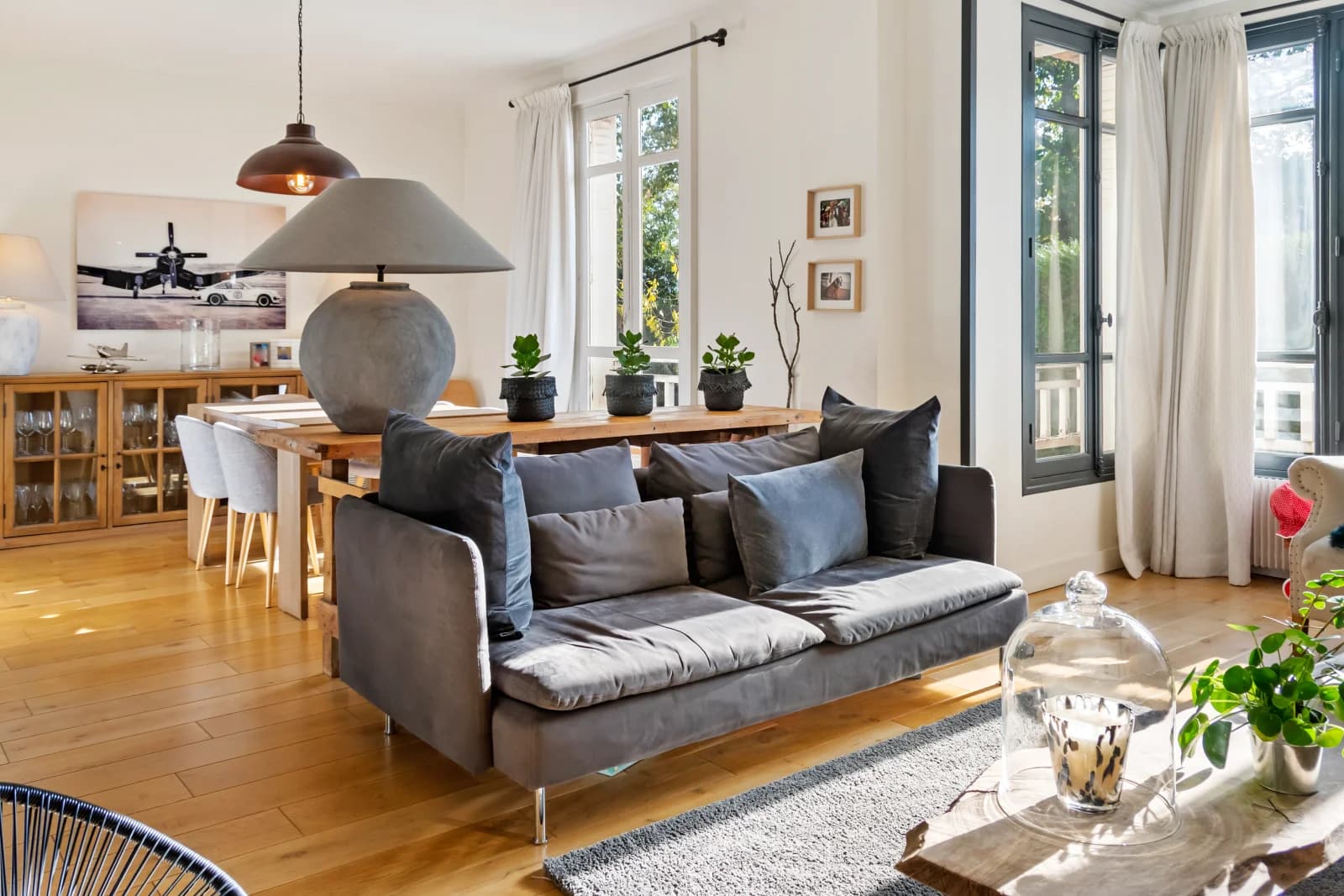Living room in English-style country house - 1