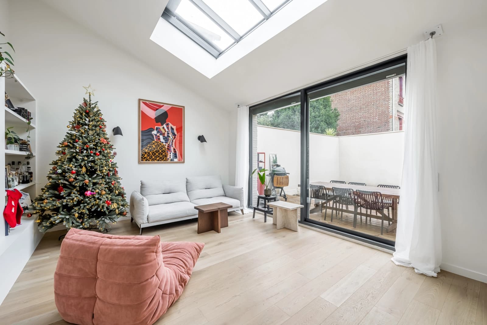 Space Atypical, uncluttered loft with lots of light - 0