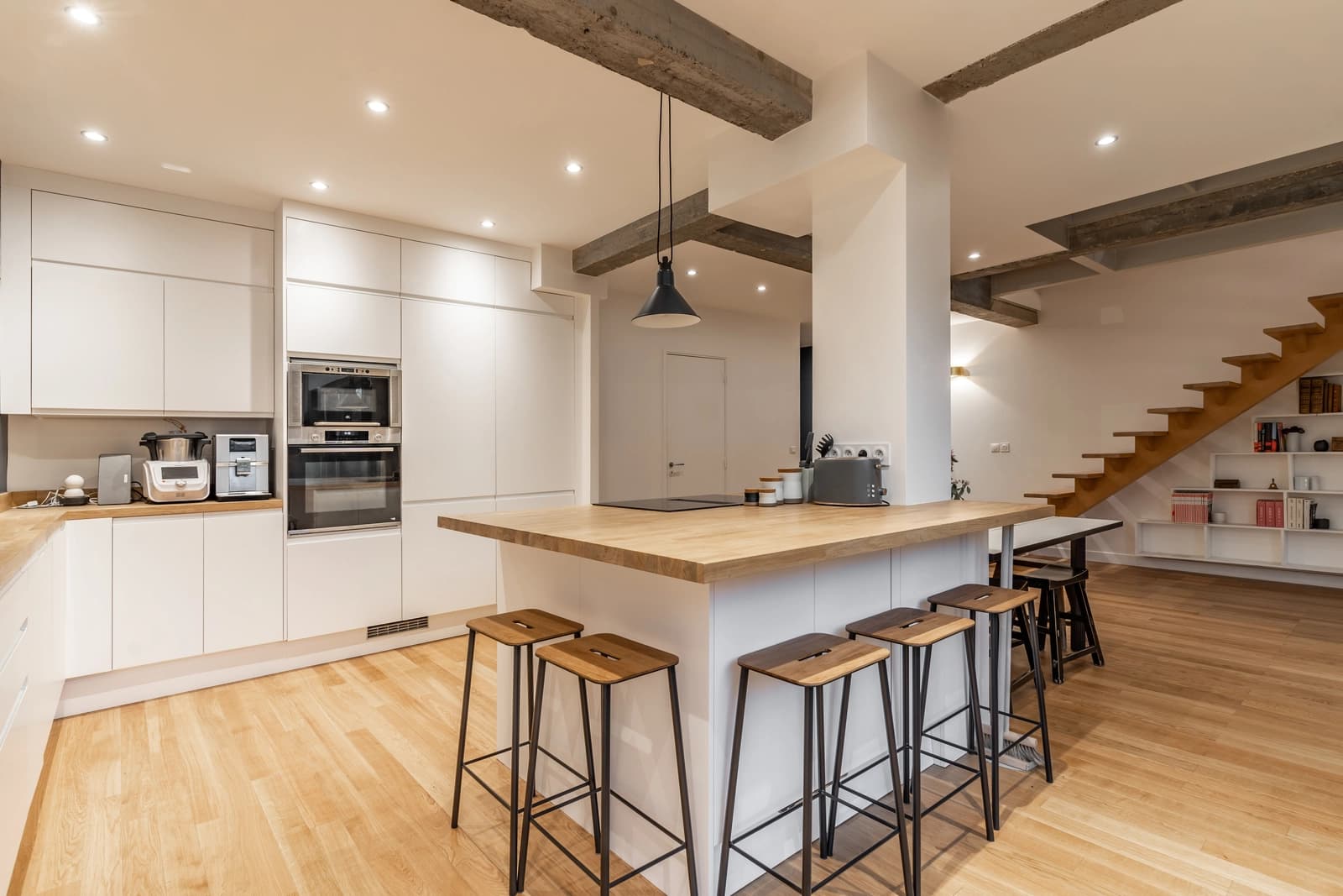 Cuisine dans Maison à l'esprit loft, un design unique et ouvert - 1