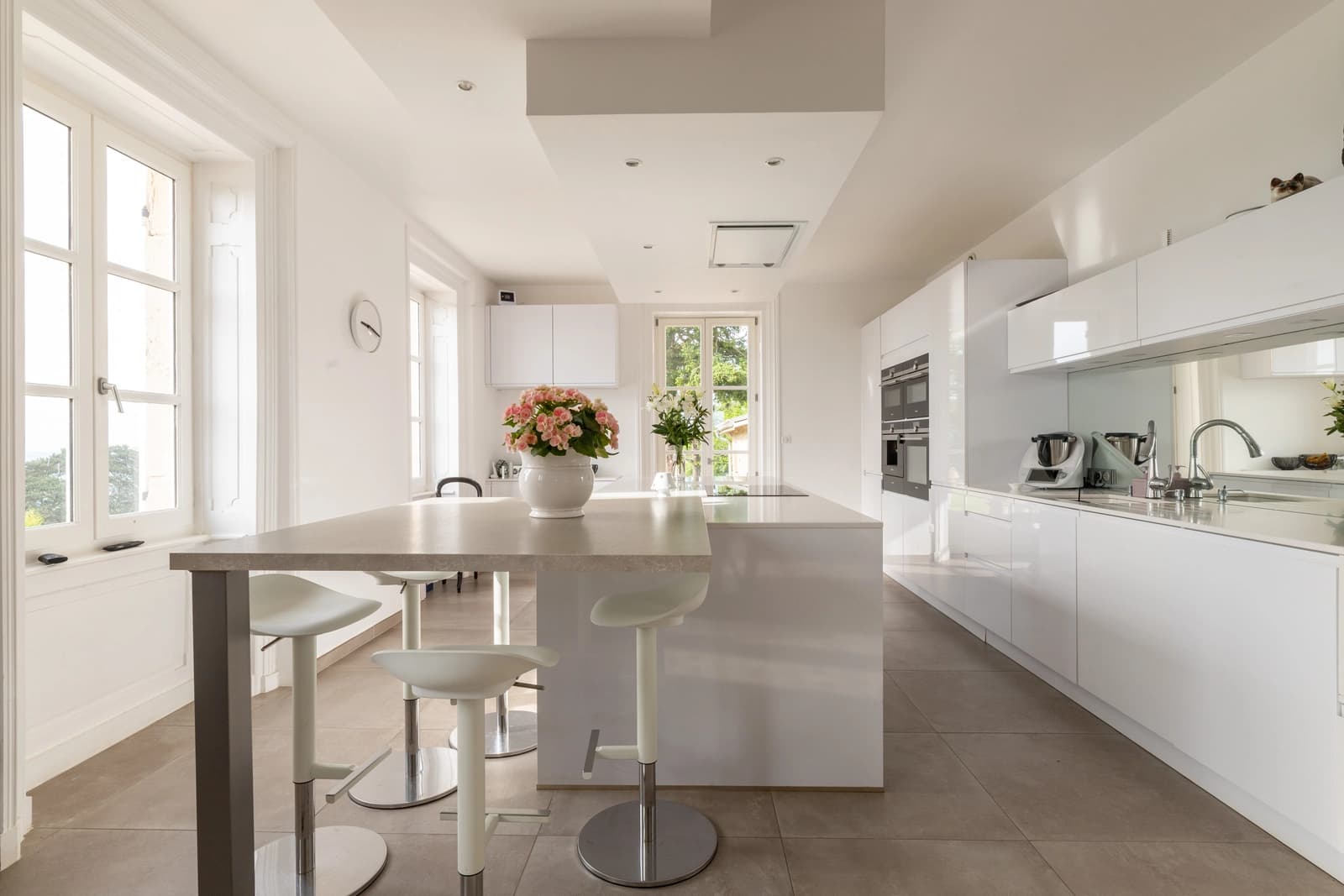 Kitchen in Mansion in the heart of the Lyonnais mountains - 1