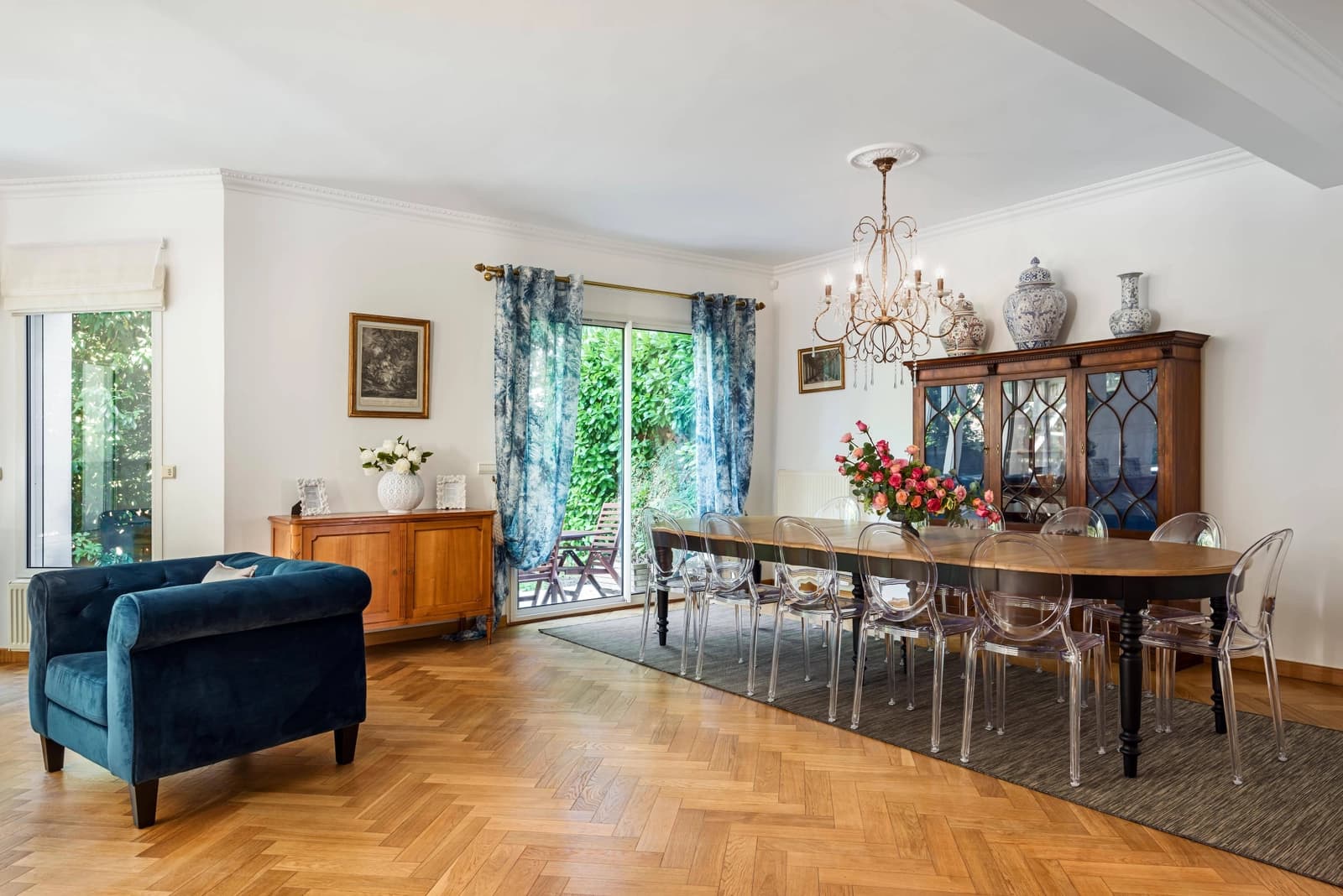 Salle de réunion dans Villa spacieuse de 270m², un lieu de vie d'exception - 1