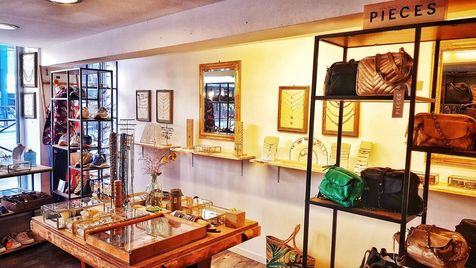 Salon dans Charmante boutique de 50m², un écrin pour vos créations - 1