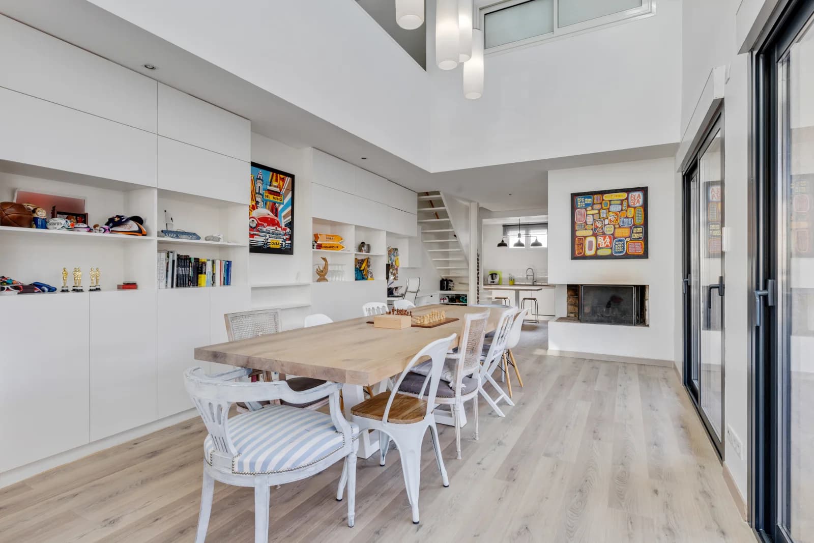 Salle de réunion dans Salon au design épuré, une élégance minimaliste - 1