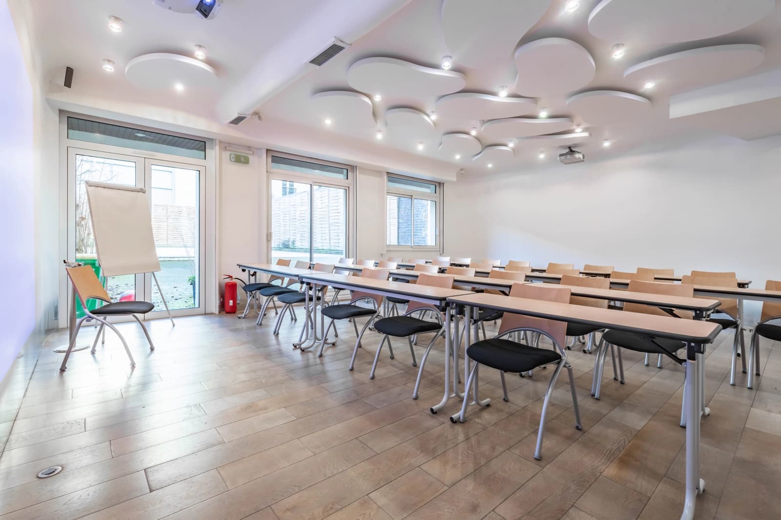 Salle de réunion dans Lieu de rencontre moderne et baigné de lumière ! - 0