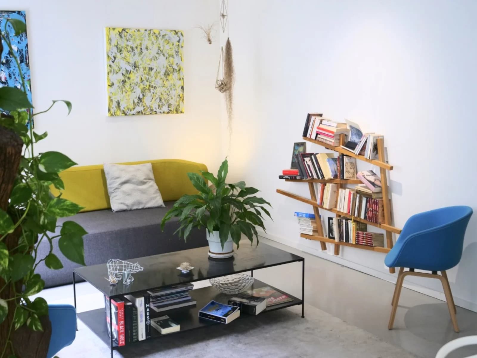 Salon dans Grand appartement loft (140m²) de charme aux Lilas - 1