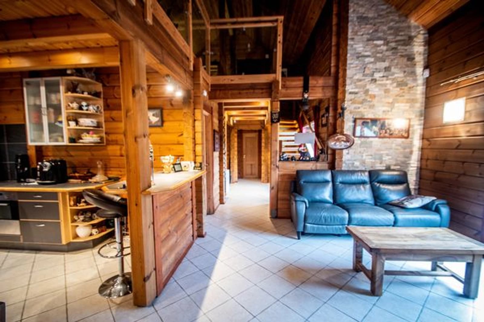 Espace Maison en bois chaleureuse avec espace polyvalent - 2