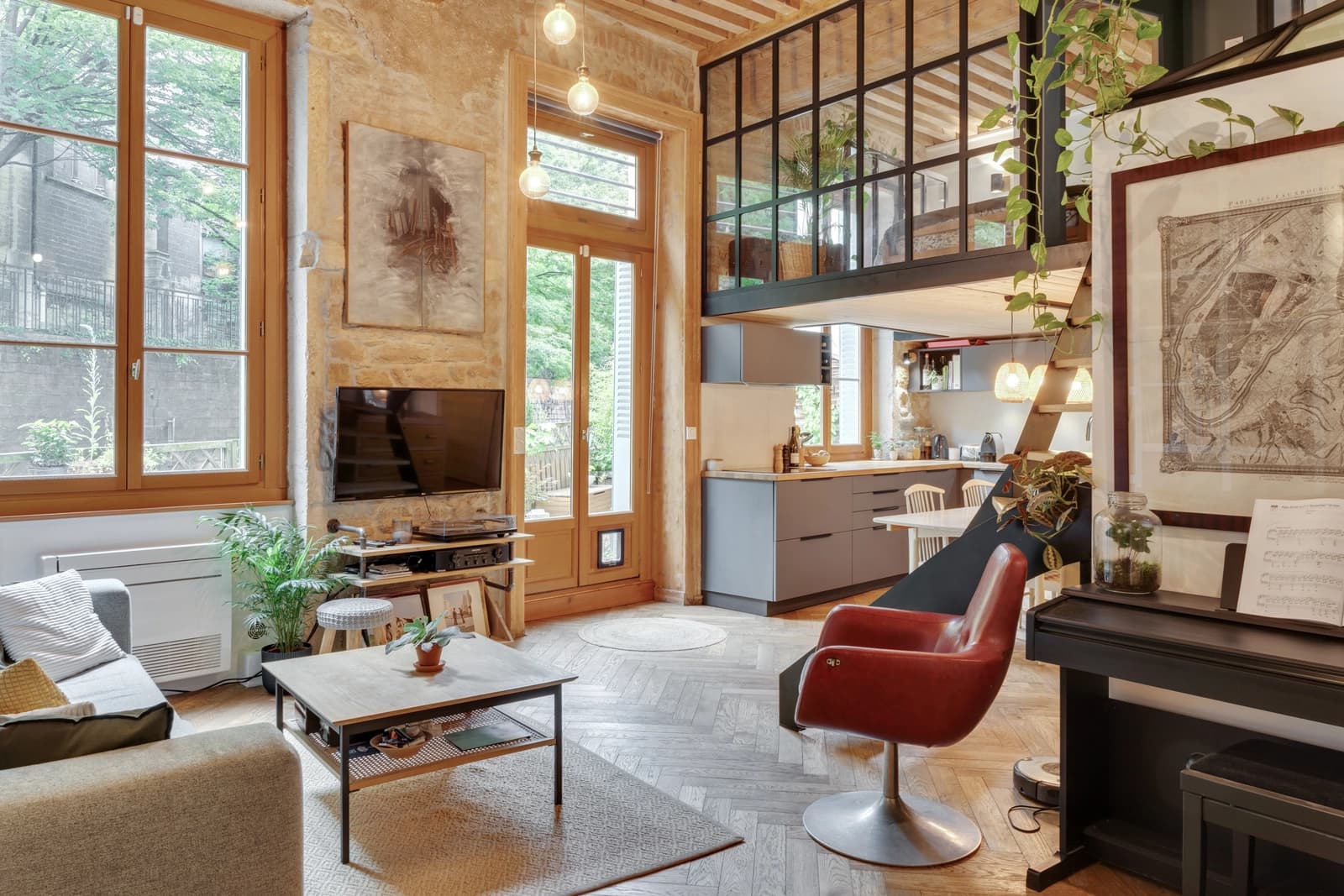 Salon dans Lyon: appartement Canut à l'ambiance d'atelier d'artiste - 0