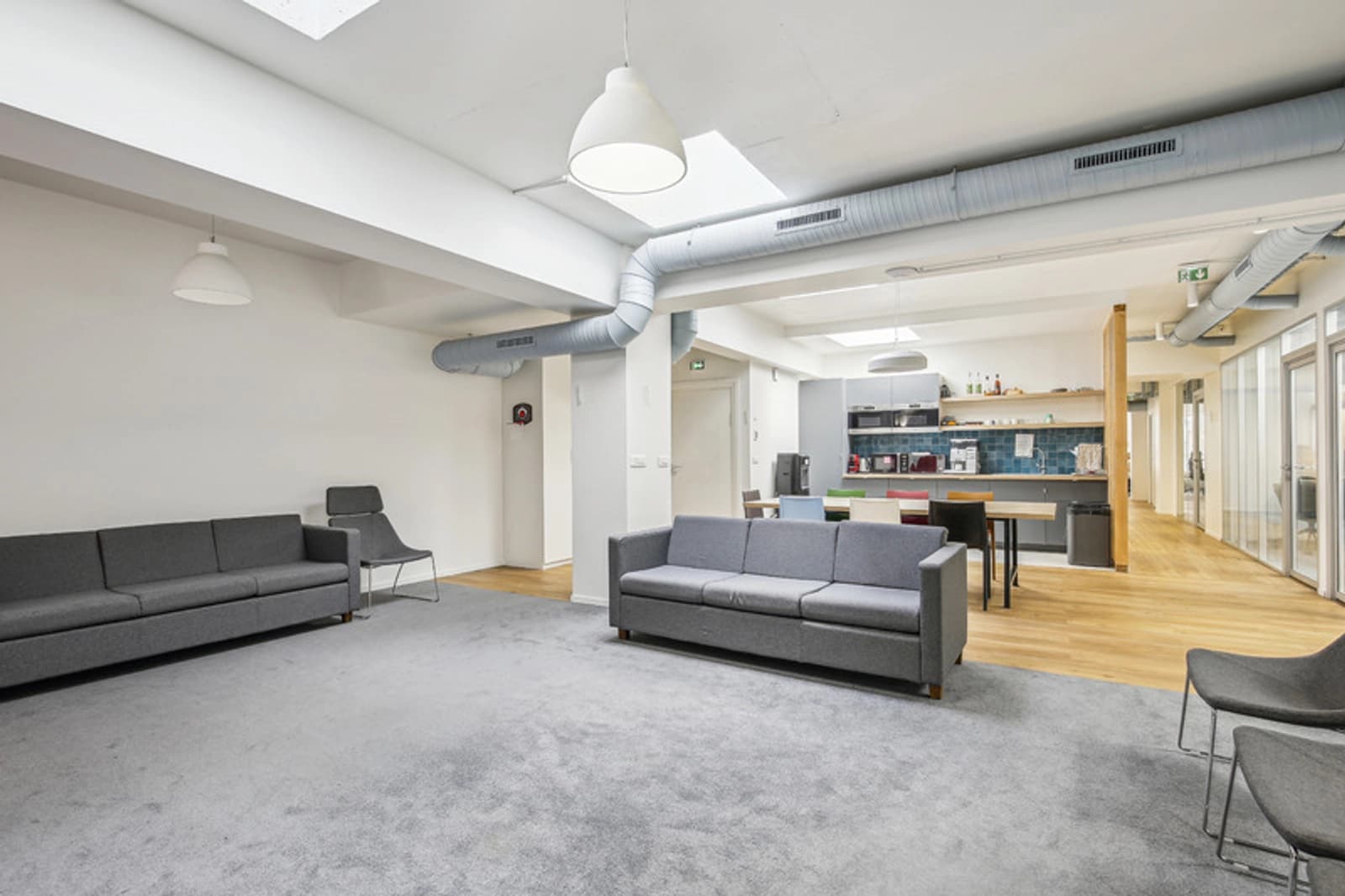 Living room in Superb office space at the Trocadero - 1