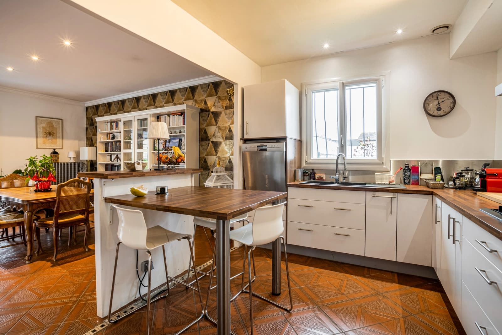 Cuisine dans Demeure avec jardin et terrasse pour profiter de l'extérieur - 1