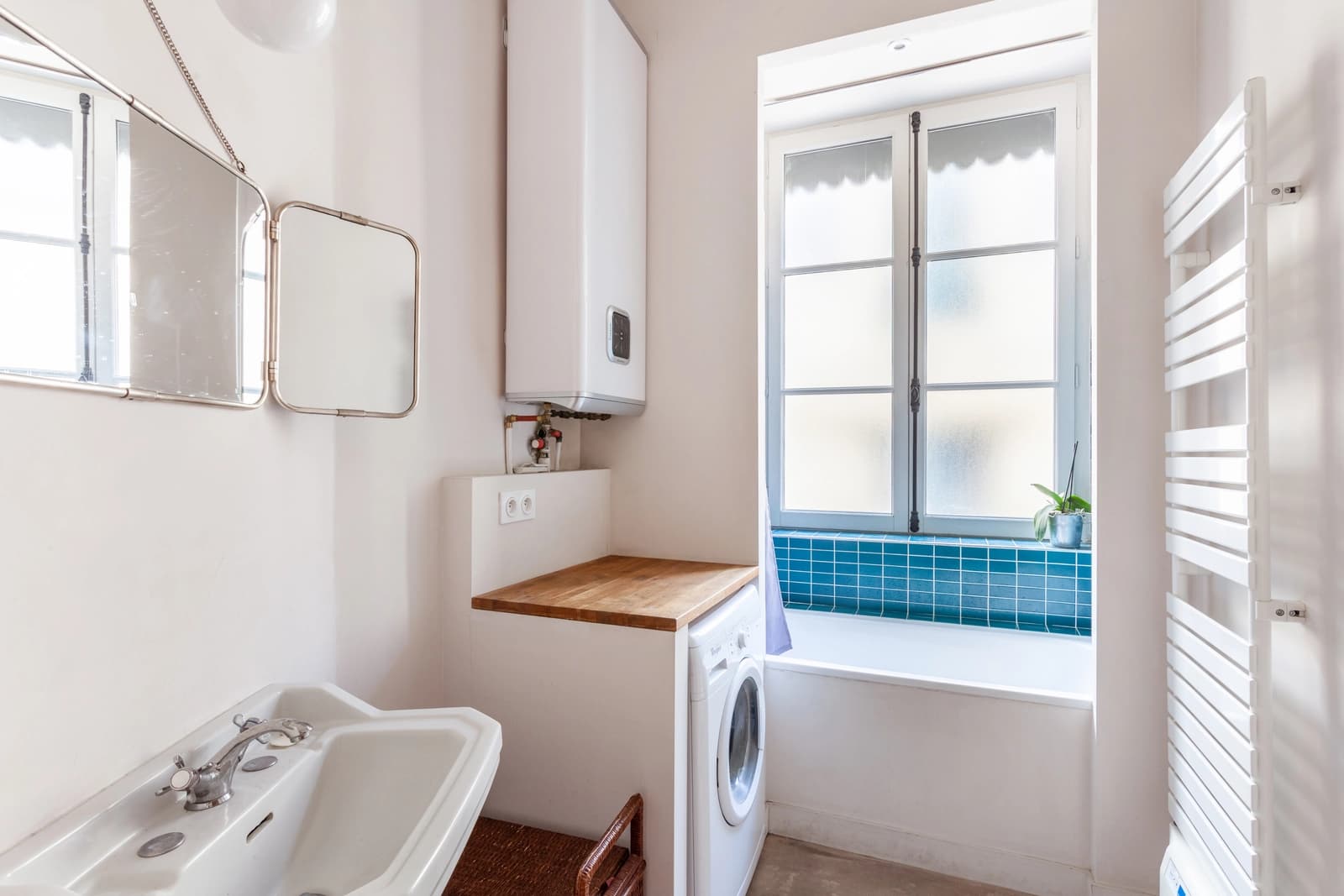 Salle de bain dans Éclat, lumière et emplacement central de premier choix - 1