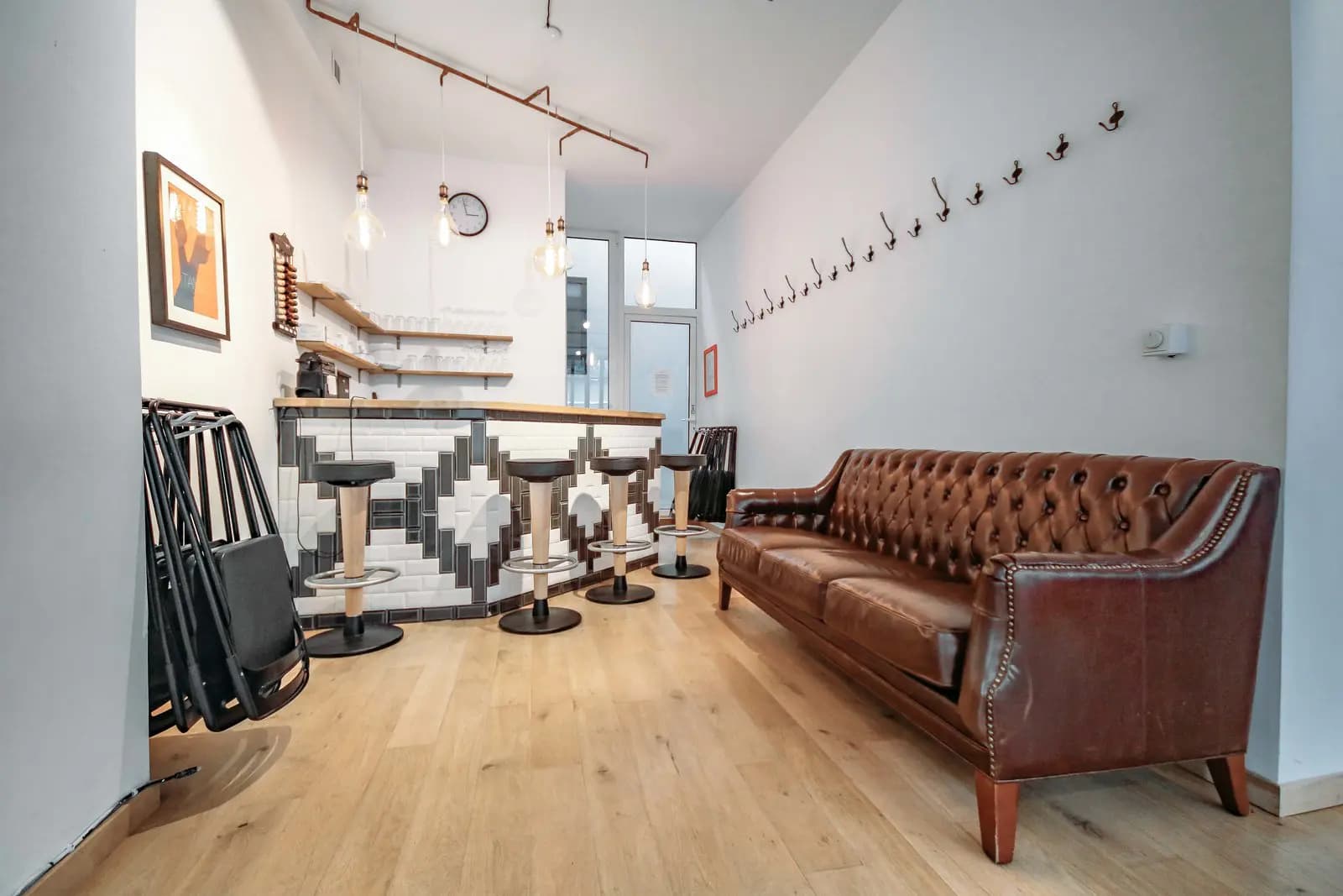 Living room in Artist's studio - Oberkampf-Couronne district - 1