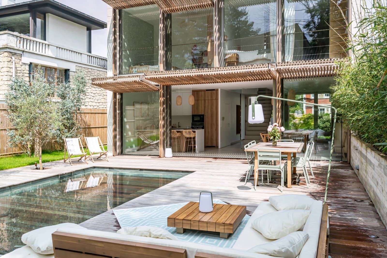 Espace Maison d'architecte avec piscine à fond mobile unique - 0