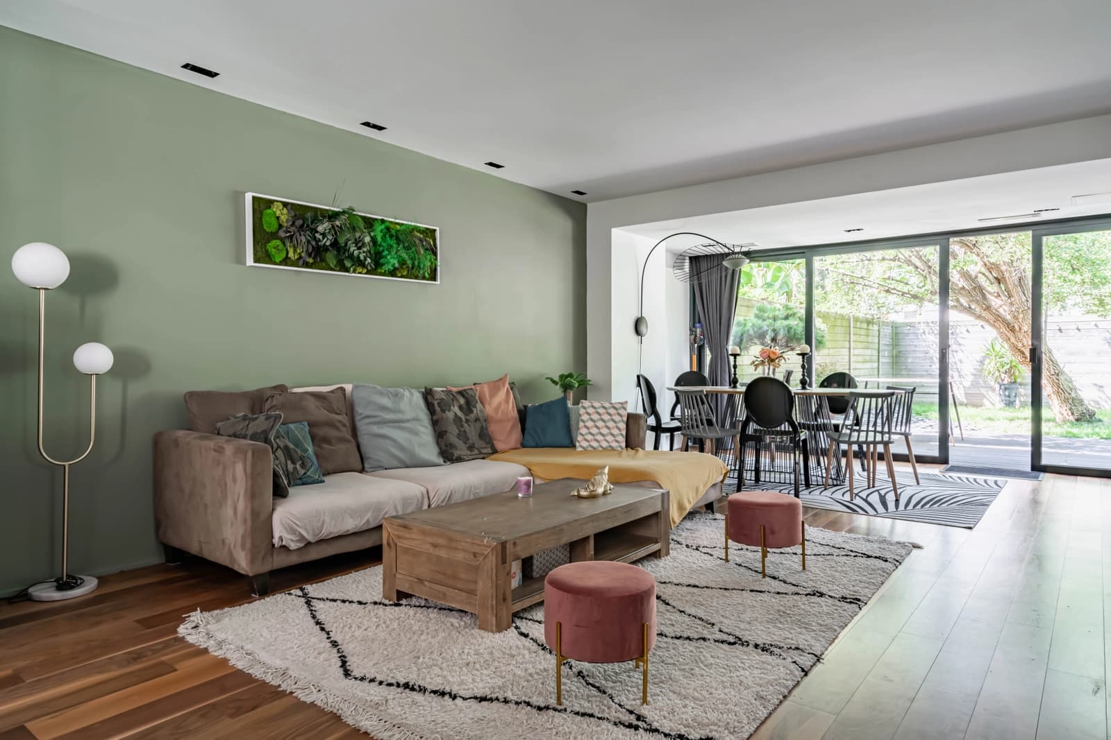 Living room in Contemporary house with garden - 1