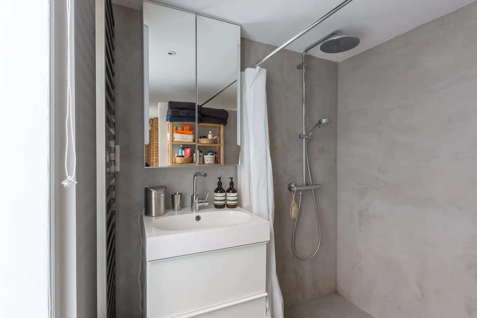 Bathroom in Loft in the heart of Paris - 1