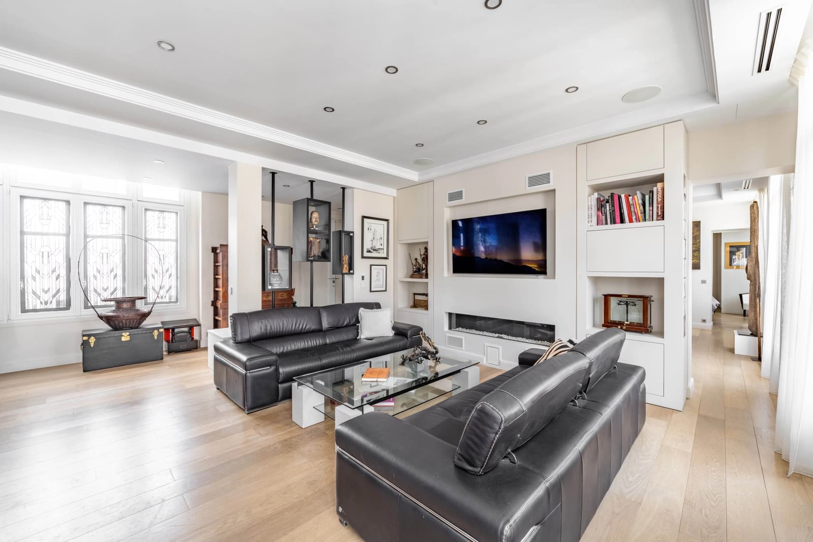 Living room in Luxury Haussmann apartment - 1