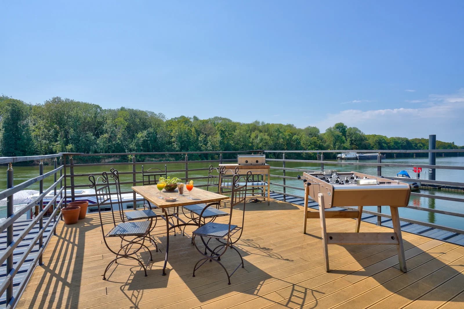 Espace Habitat flottant avec double terrasse et vue imprenable - 3