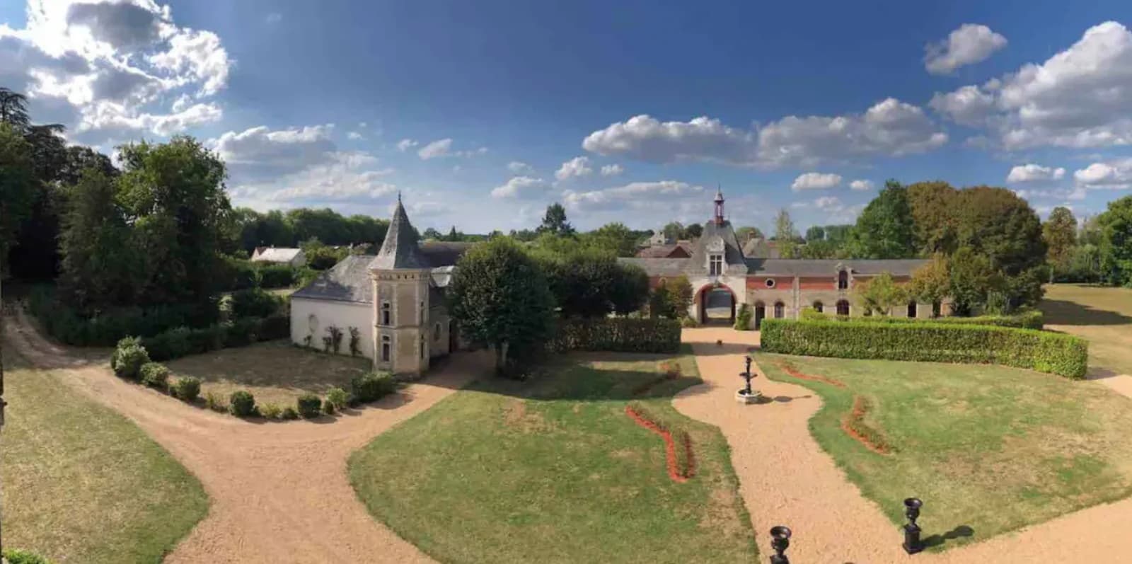 Espace Château d'exception niché au coeur d'une vaste forêt - 4