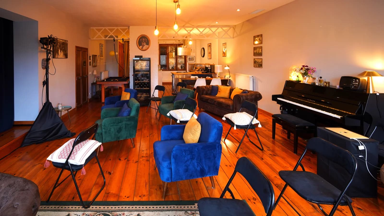 Espace     Vivez l'originalité : Appartement chaleureux dont espace scénique équipé de 15 m² - 2