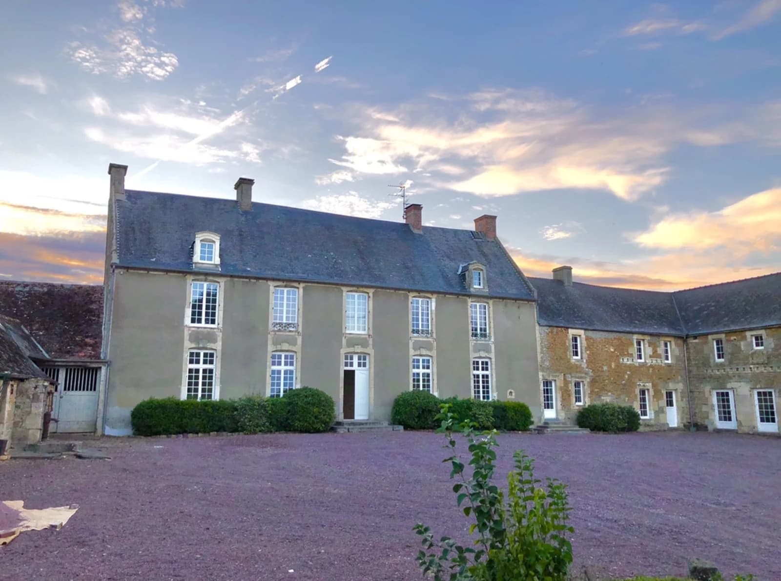 Meeting room in Large recent Maison de Maitre - 1