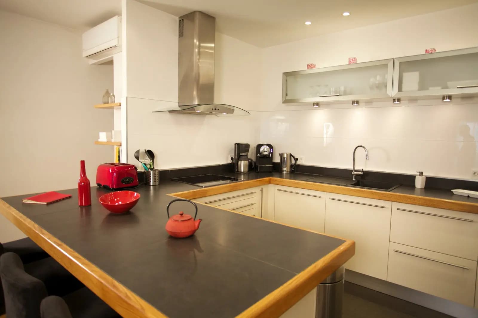 Cuisine dans Le loft cannois de Gilles, une adresse d'exception - 1