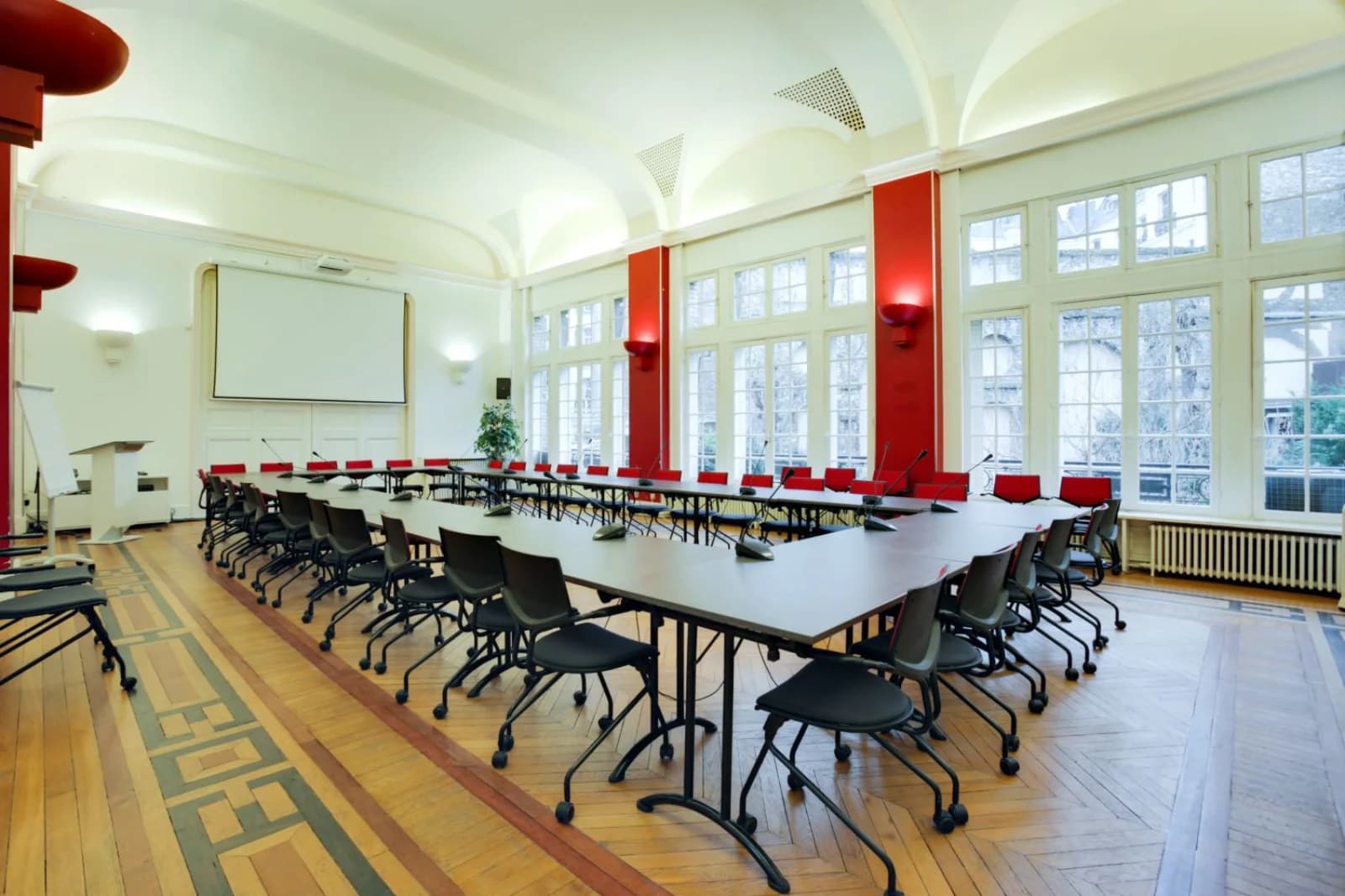 Espace Salle du Conseil design et sobre - 0