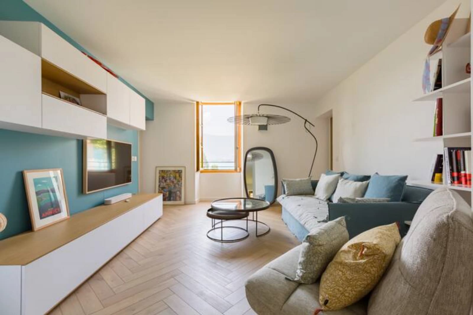 Salon dans Annecy: appartement avec jardin et vue sur le lac - 1