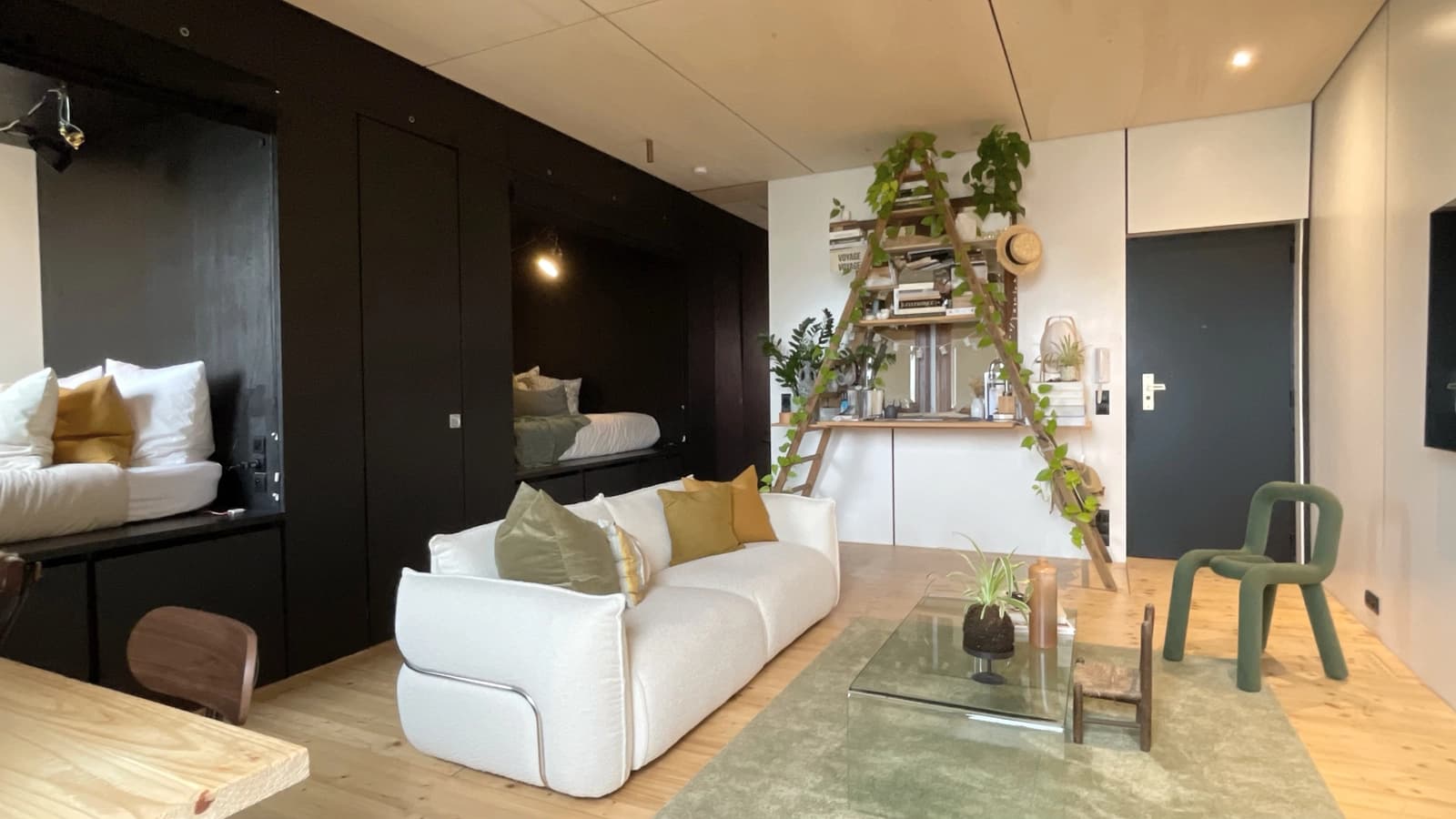 Salon dans Loft d'architecte (80m²) au design épuré et minimaliste - 1