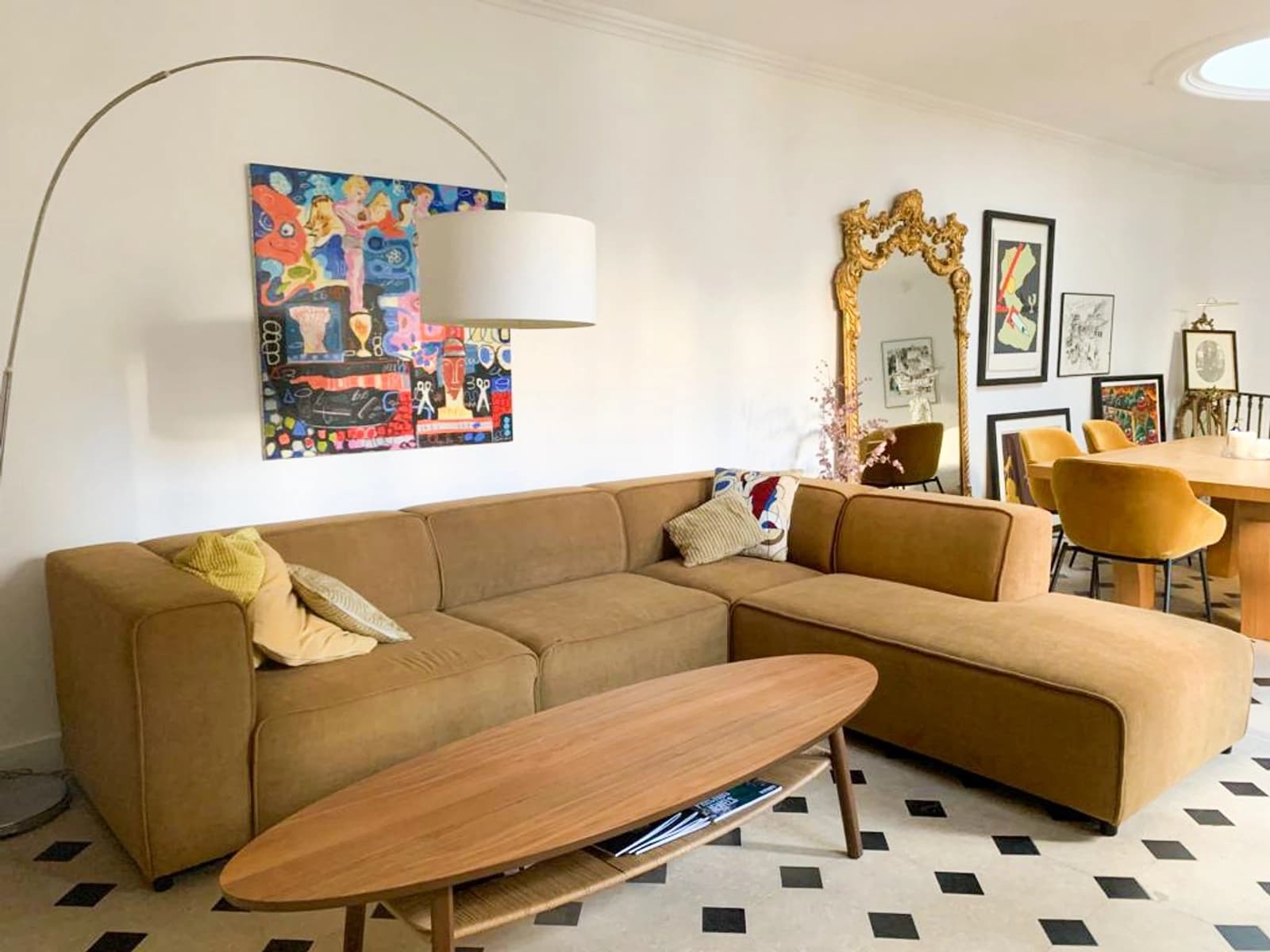 Salon dans Anciens bains-douches privés transformés en appartement - 1